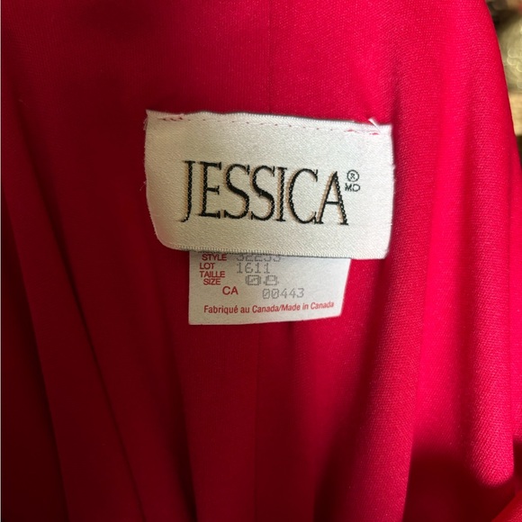 Red dress - Picture 9 of 10